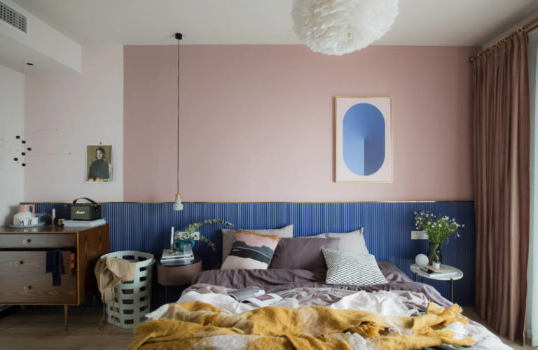 pink-and-gold-bedroom-set-768x500